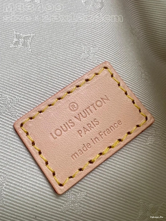 on Ivy-23.5*12*4.3cm VUITTON LOUIS Chain Wallet 0331